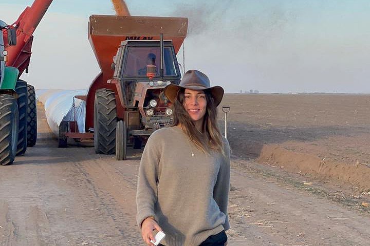 Renunció a Spotify y dejó Nueva York para tomar las riendas del campo de su abuelo en la zona de Laboulaye